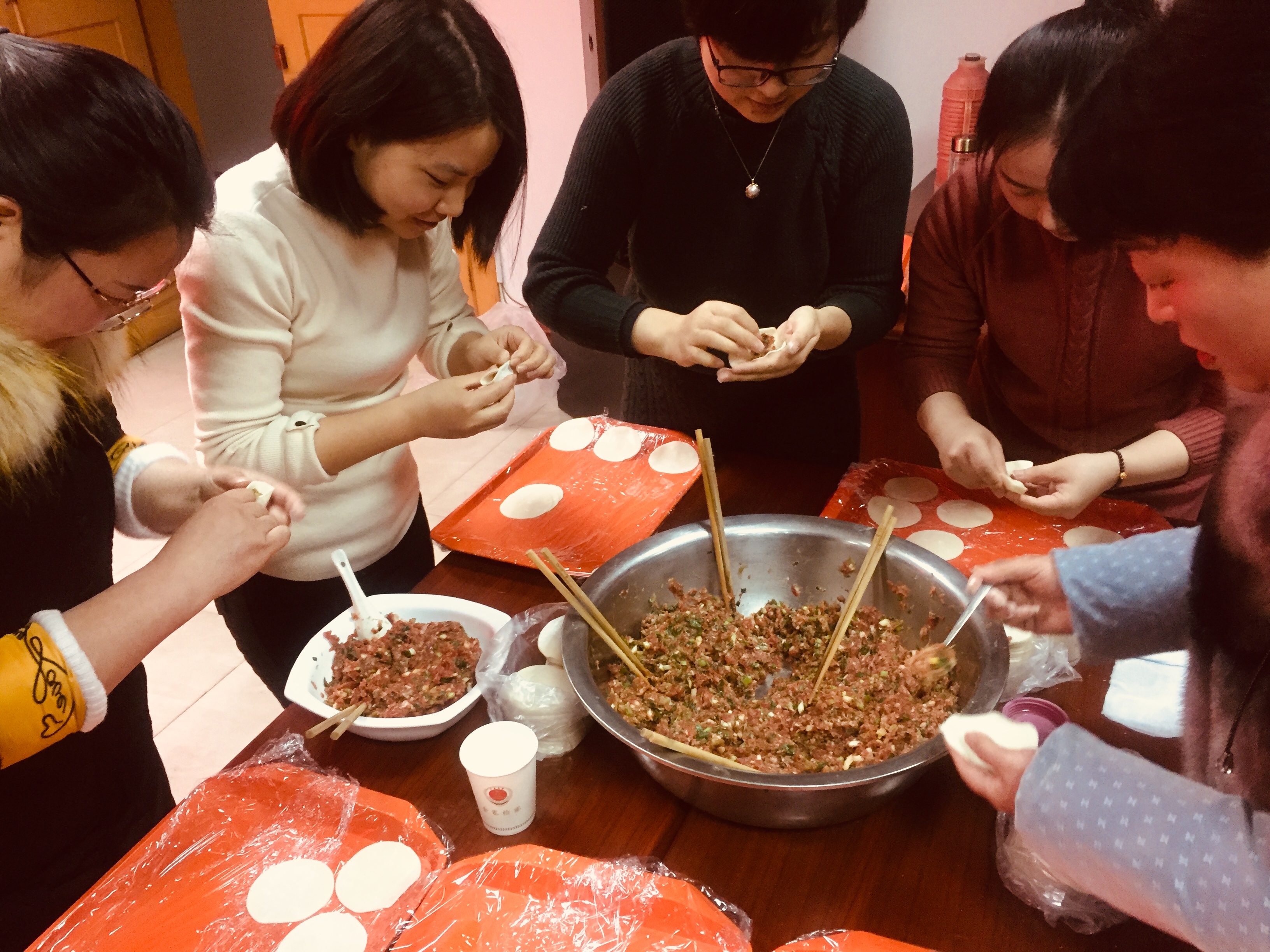 食品工程学院与校美食协会联合举办冬至包饺子大赛-食品工程学院